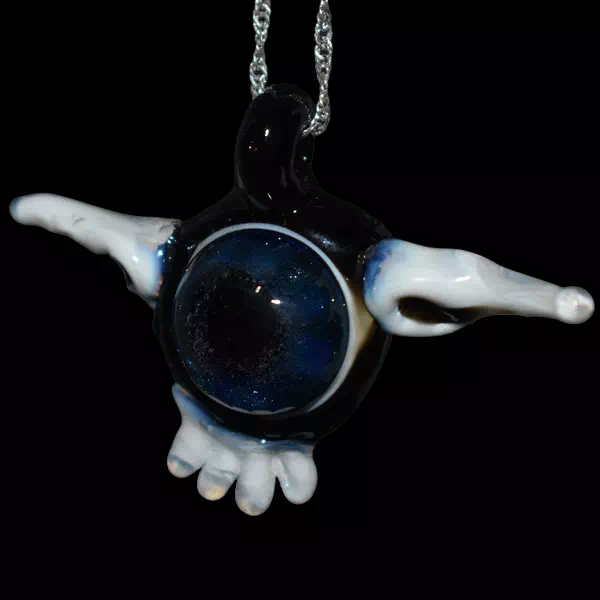 pendentif œil créature