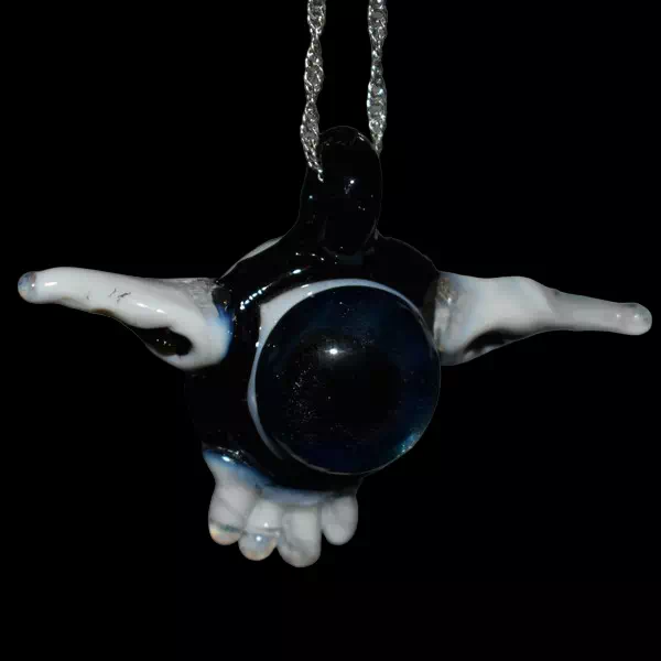 pendentif œil créature