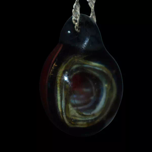 pendentif distordu 