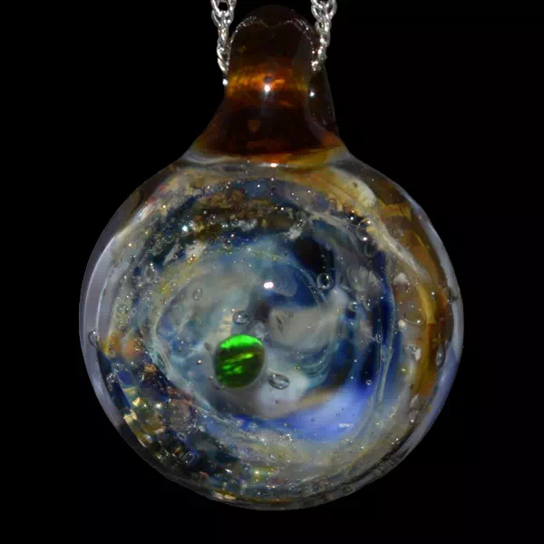 Pendentif en verre soufflé fait main - Spacesplanet 