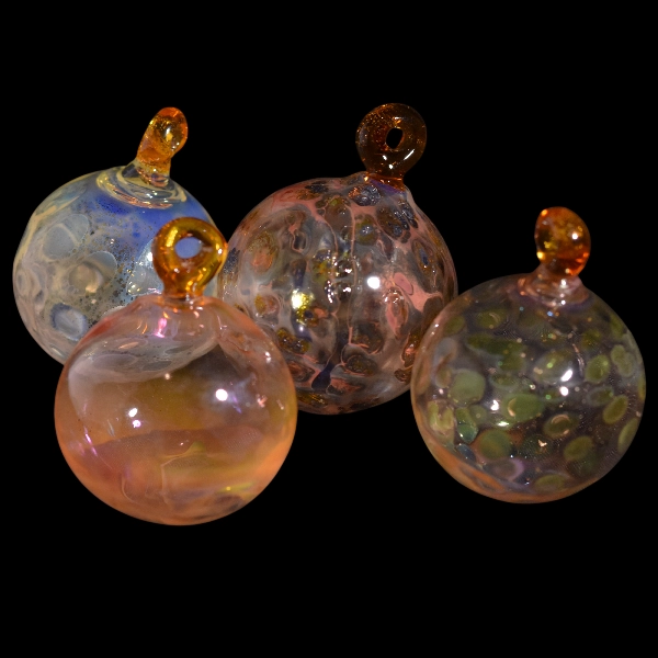 décoration en verre soufflé - modèle boules de Noël fuming