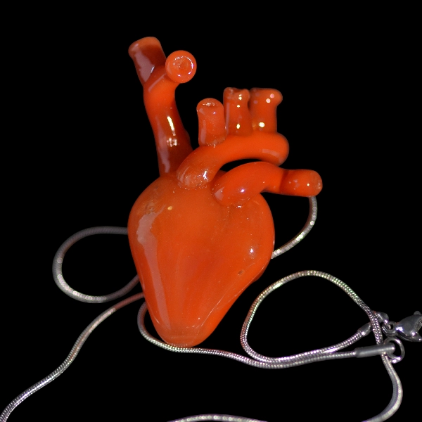 Pendentif en verre soufflé fait main - coeur rouge