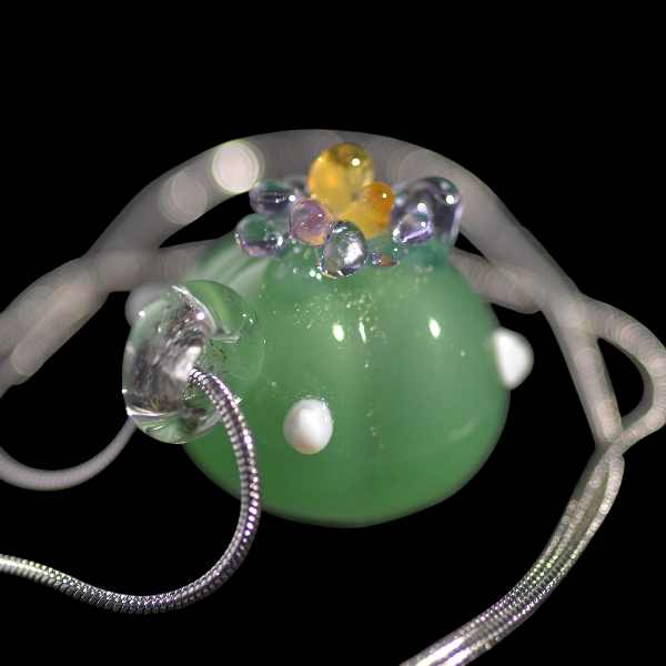 Pendentif en verre soufflé fait main - bouton lophora