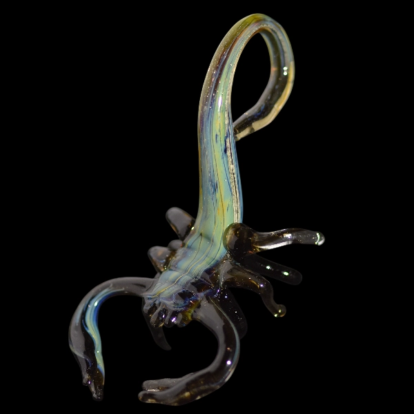 Pendentif en verre soufflé fait main - scorpion cosmic