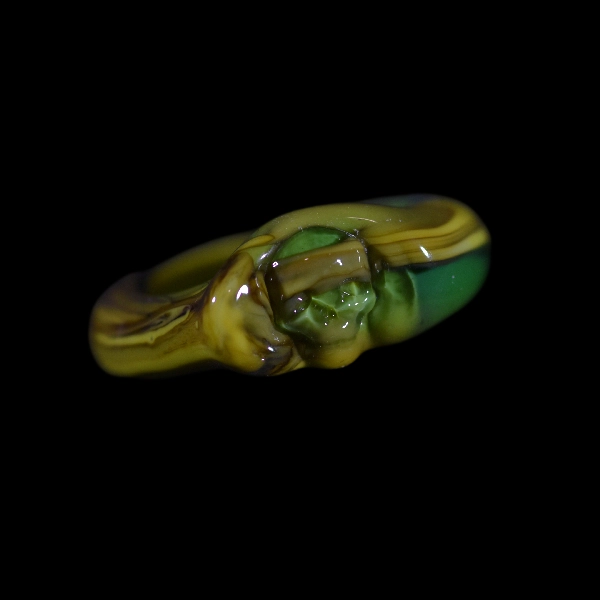 bague en verre skull emeraude