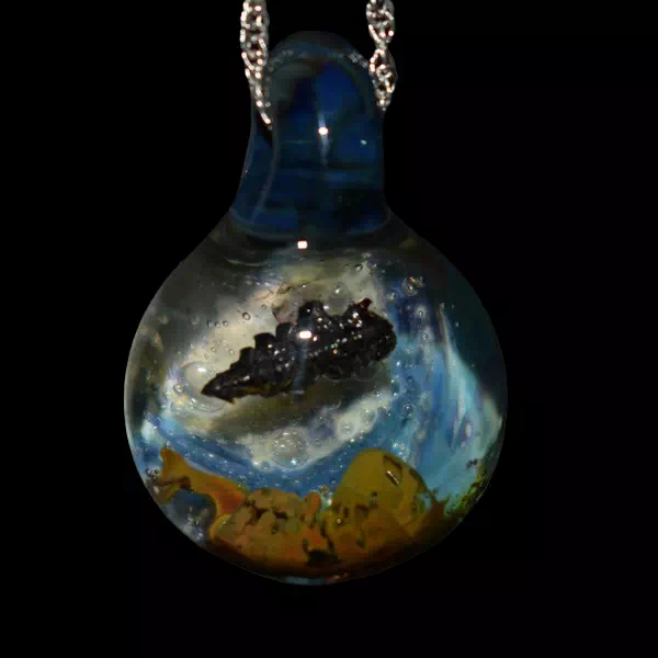 Pendentif en verre soufflé fait main - Ouamamontain
