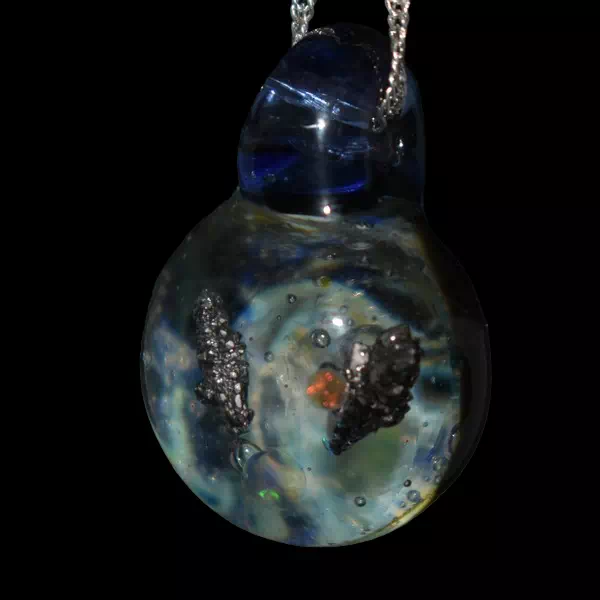 Pendentif en verre soufflé fait main - météor Plasma